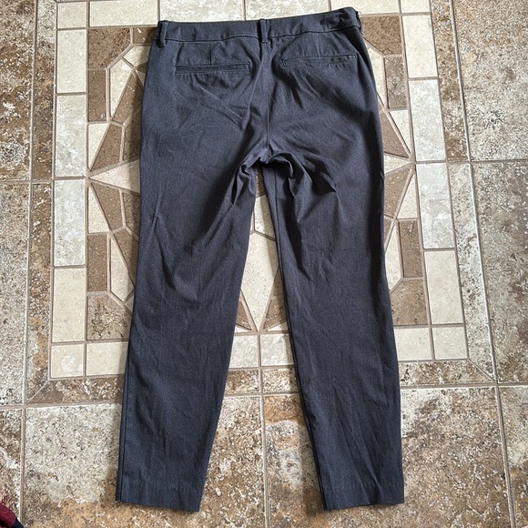 Old Navy Pixie Ankle Pants Size 6 - Picture 5 of 6